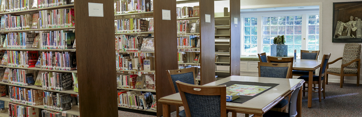 Middleburg bookshelves